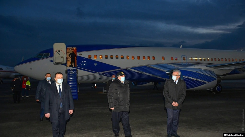 Президент Саргсян вернулся в Армению и продолжает лечение