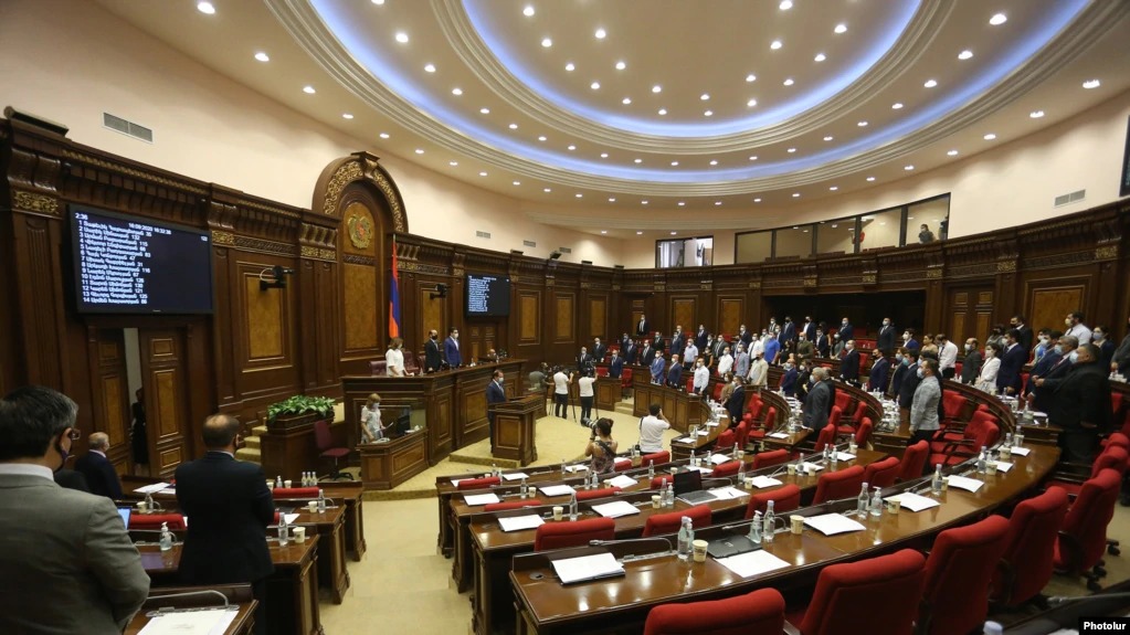 Национальное Собрание приняло законопроект «О высшем образовании и науке» в первом чтении
