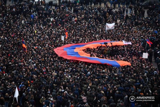 Москва «надеется на скорейшее урегулирование ситуации» в Армении: МИД России