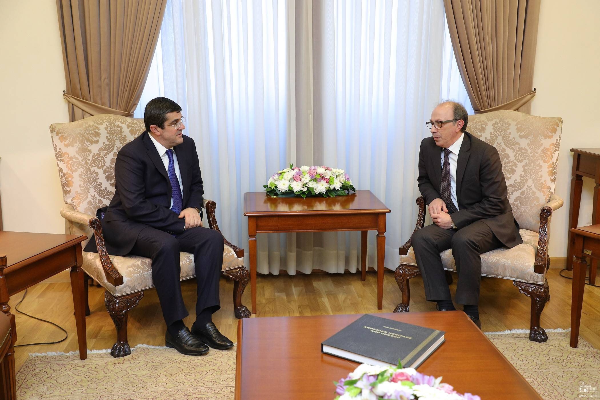 В Ереване состоялась встреча главы МИД Армении с президентом Арцаха: видео