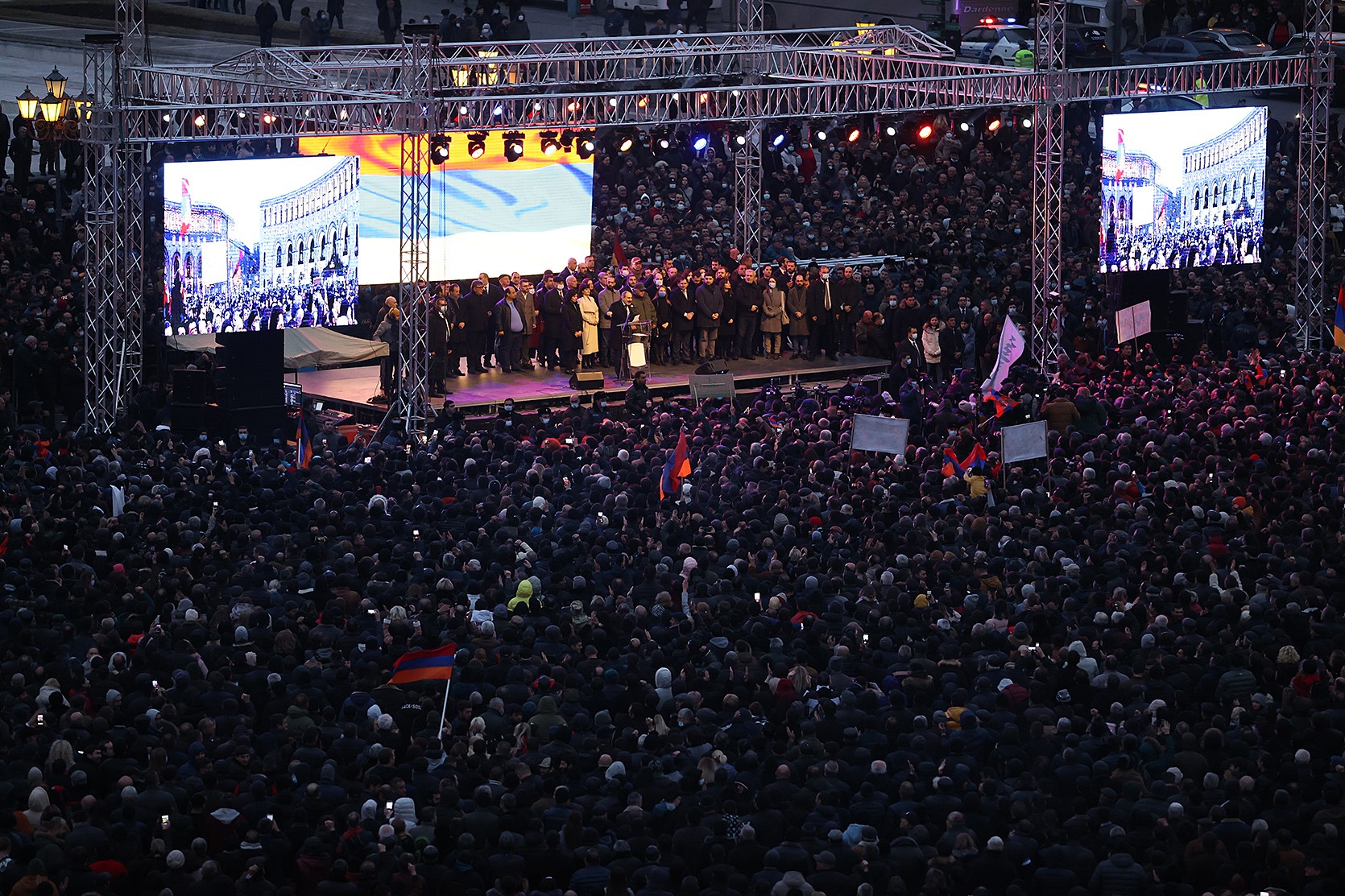 «Народ — непобедимая сила»: текст речи премьера Пашиняна 1 марта на митинге на Площади Республики