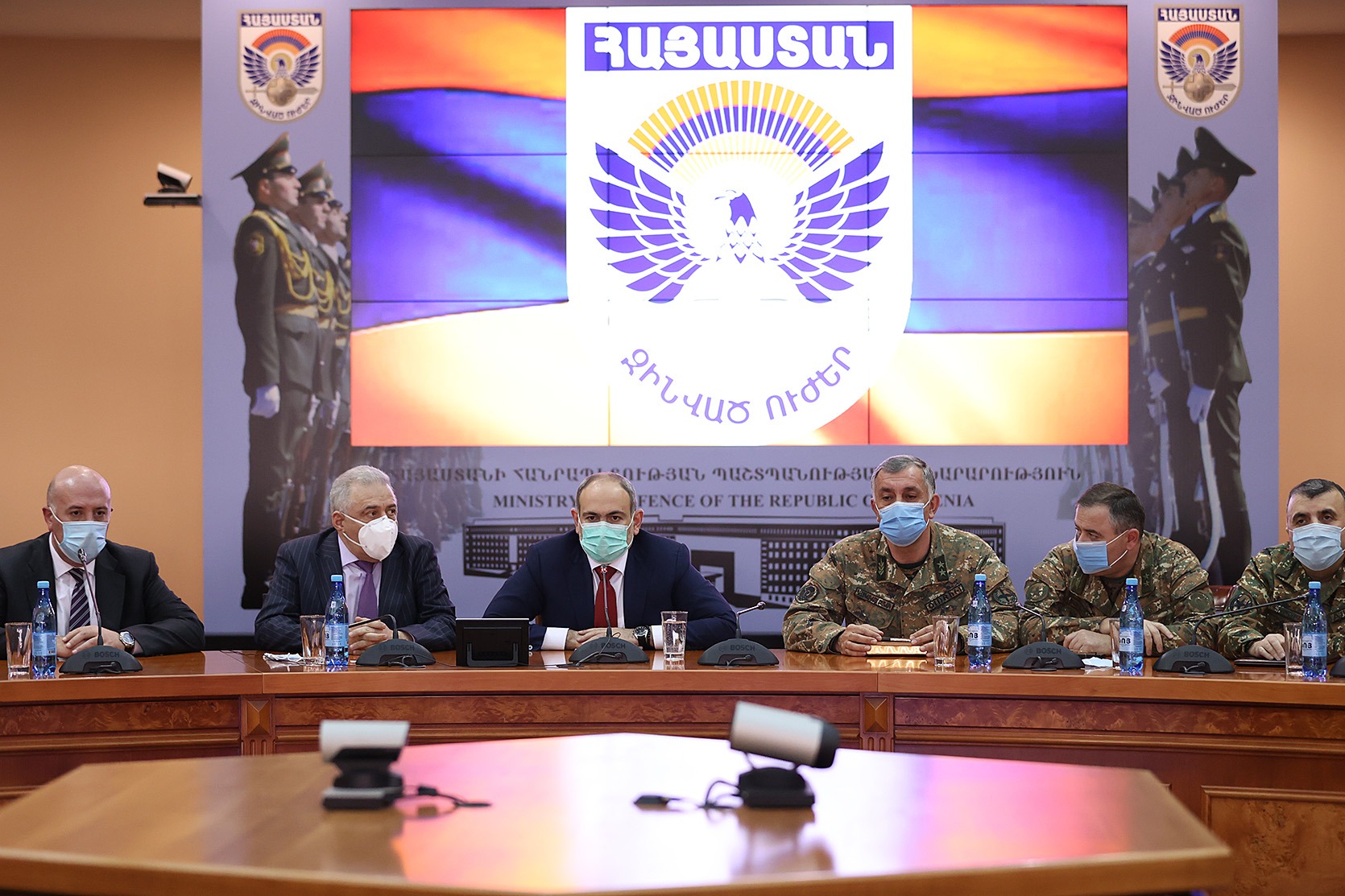 Никол Пашинян посетил МО и встретился с высшим офицерским составом ВС Армении: видео