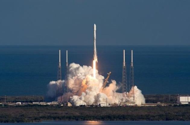 SpaceX Илона Маска запустила новую партию в 60 спутников Starlink для глобального интернета