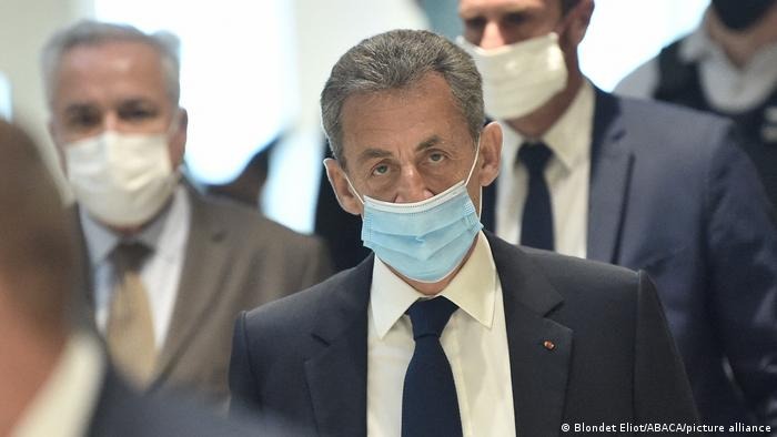 Экс-президент Франции Николя Саркози получил три года за коррупцию