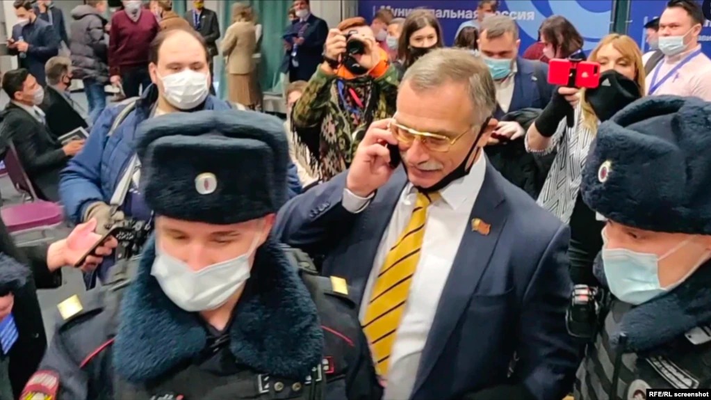 В Москве полиция задержала 170 участников форума муниципальных депутатов