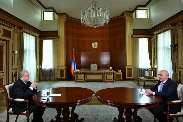 Президент Армен Саргсян дал большое интервью «Аравот» о вызовах, стоящих перед страной