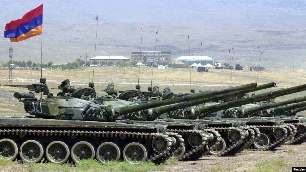 Армения впервые после войны проводит масштабные военные учения