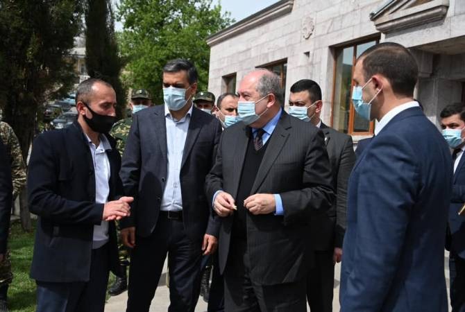 Президент и омбудсмен Армении в селе Давид-Бек обсудили ситуацию, сложившуюся после войны
