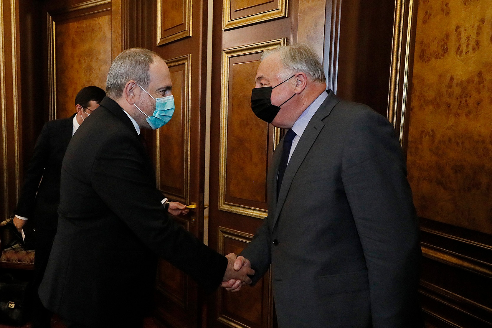Пашинян считает ключевой принятую Сенатом Франции резолюцию о признании Арцаха: встреча с Жераром Ларше