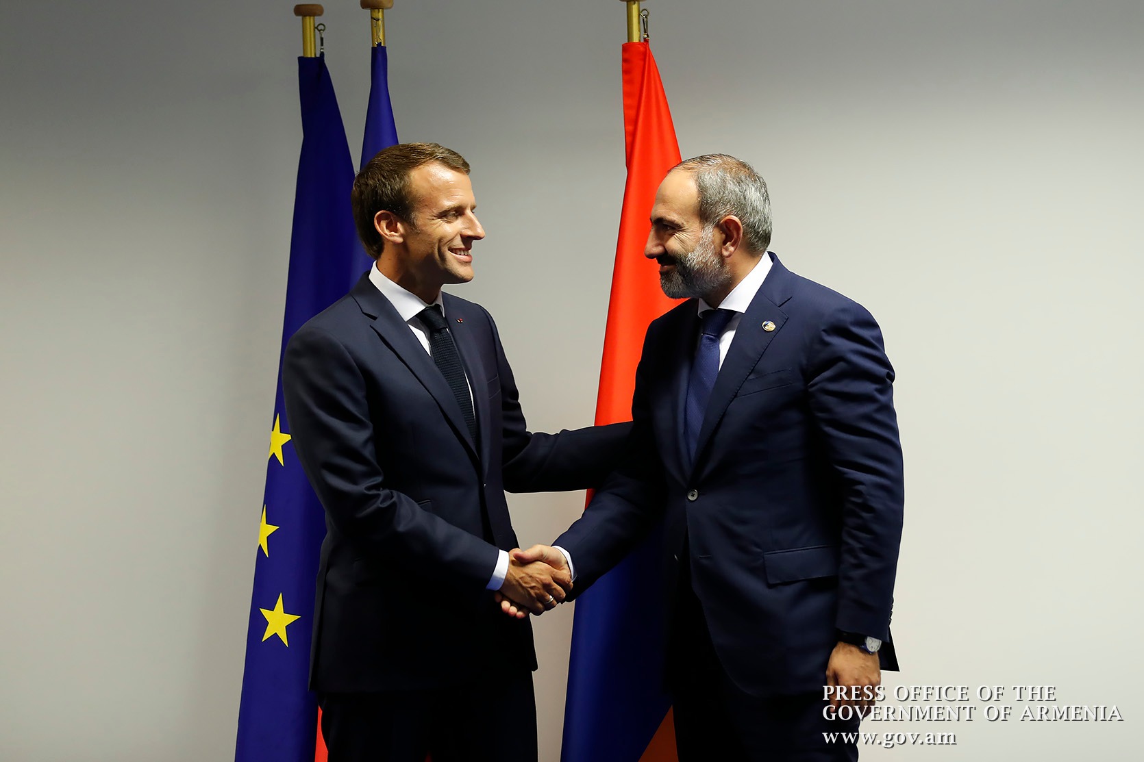 Состоялся телефонный разговор премьер-министра Армении с президентом Франции