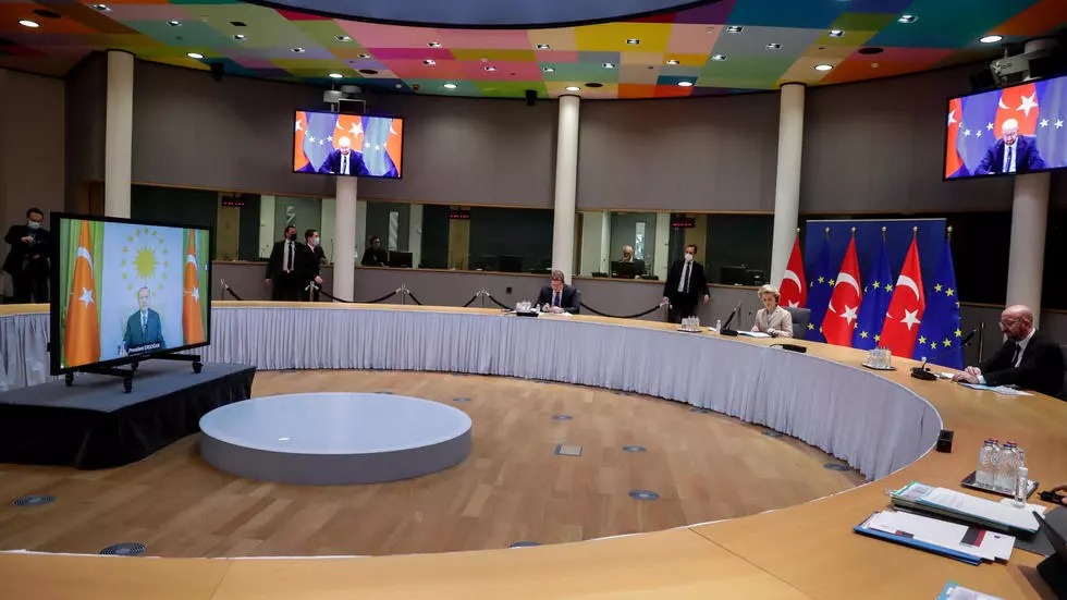 «Политика кнута и пряника»: лидеры ЕС едут в Турцию