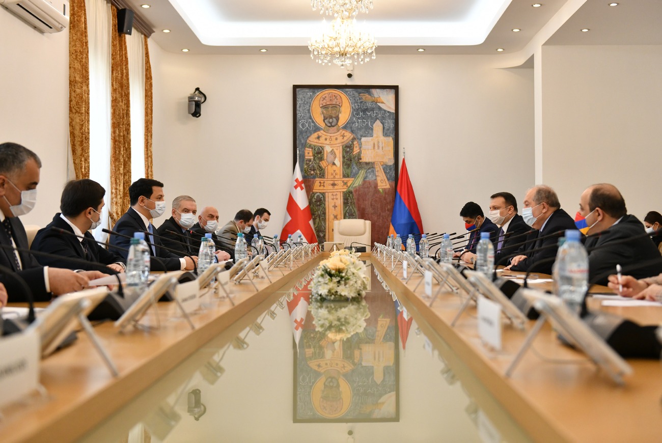 Мы должны поощрять реализацию совместных проектов: Президент Армении посетил Парламент Грузии
