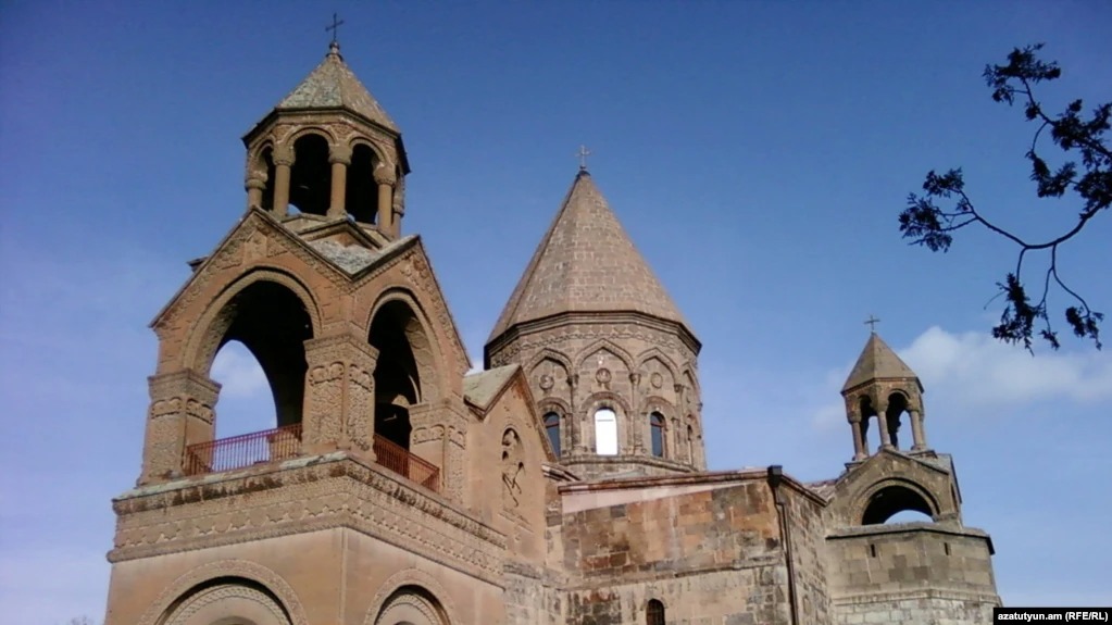 В 23:00 во всех армянских храмах сегодня зазвонят колокола в память о жертвах Геноцида