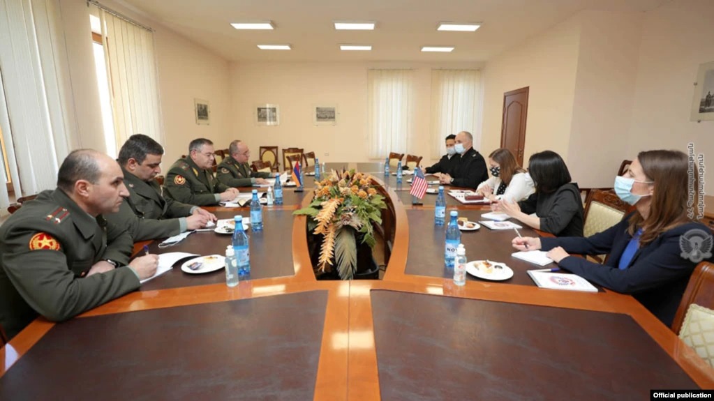 Начальник Генштаба ВС Армении и посол США обсудили вопросы военного сотрудничества