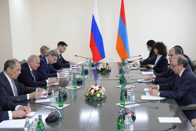 Глава МИД Армении поднял вопрос военнопленных во время встречи с главой МИД РФ