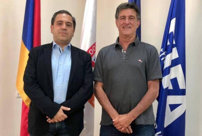 Легендарный Марио Кемпес по приглашению ФФА находится в Армении