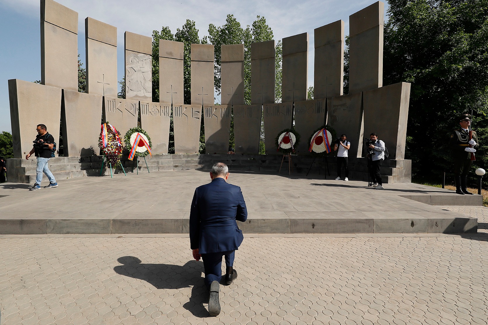 Никол Пашинян в “Ераблуре” воздал дань уважения памяти погибших за независимость Родины воинов