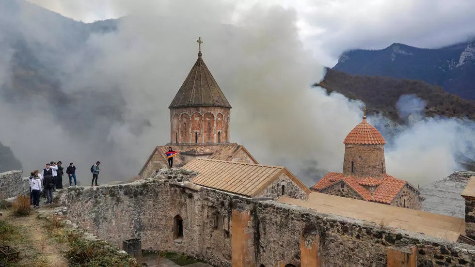 Армянское наследие Нагорного Карабаха под угрозой: Le Monde — о снесенных церквях и молчании ЮНЕСКО