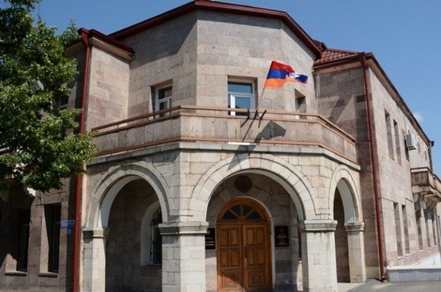 Европейский парламент настаивает на том, что принципы равноправия и самоопределения народов являются императивными при определении будущего статуса Нагорного Карабаха