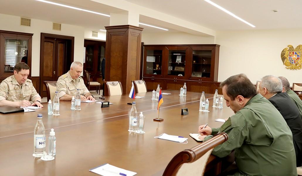 Вагаршак Арутюнян и Рустам Мурадов обсудили ситуацию на армяно-азербайджанской границе