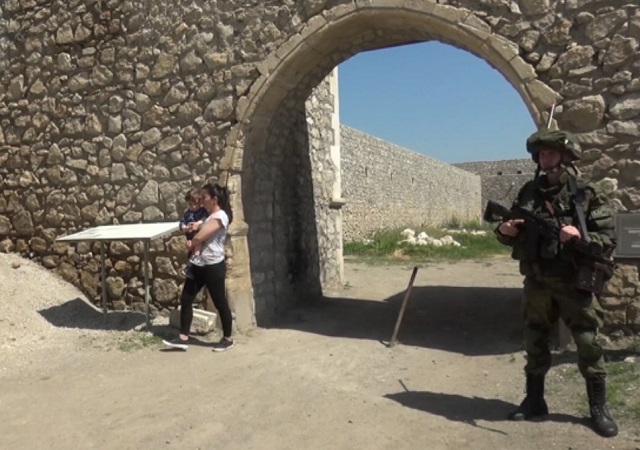 Более 100 паломников и жителей Нагорного Карабаха посетили монастырь Амарас в сопровождении миротворцев РФ
