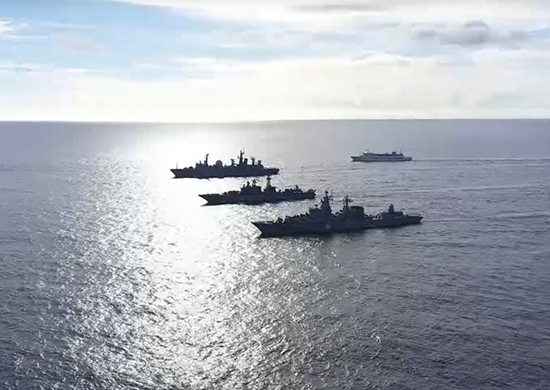 В центральной части Тихого океана проводится оперативное учение разнородных сил Тихоокеанского флота
