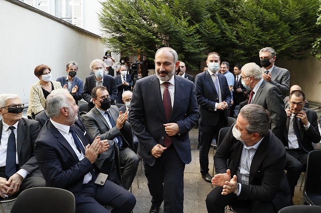 В ходе встречи с представителями армянской общины Франции Пашинян коснулся итогов переговоров с президентом Макроном, обстоятельств 44-дневной Арцахской войны