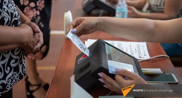 Избиратели из дополнительных списков столкнулись с проблемами при голосовании в Армении. Sputnik Армения