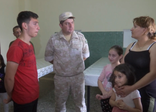 Российские миротворцы провели адресную гуманитарную помощь вынужденным переселенцам и многодетным семьям в Нагорном Карабахе