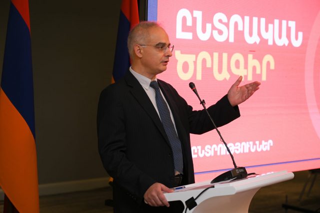 По словам Левона Зурабяна, только их партия может предотвратить гражданскую войну в Армении