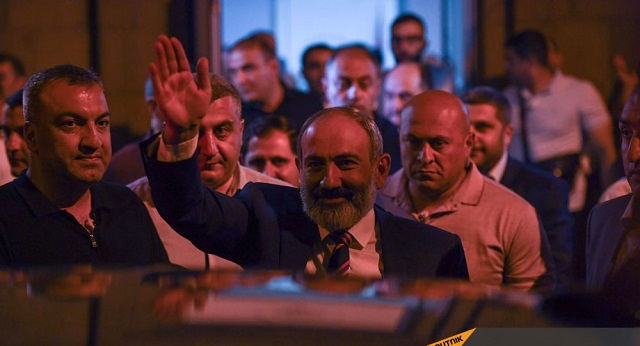 Партия Пашиняна побеждает на внеочередных парламентских выборах в Армении