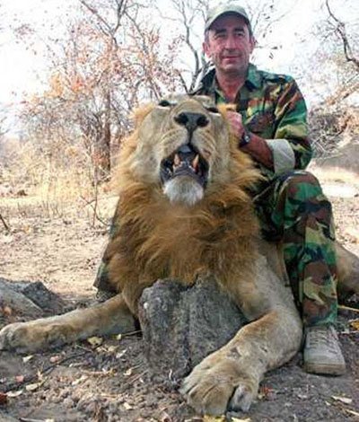 “Это случилось в Танзании, это было после президентства… Все знают, что охота — одно из моих увлечений, я никогда этого не скрывал”. Кочарян рассказал о картине верхом на льве