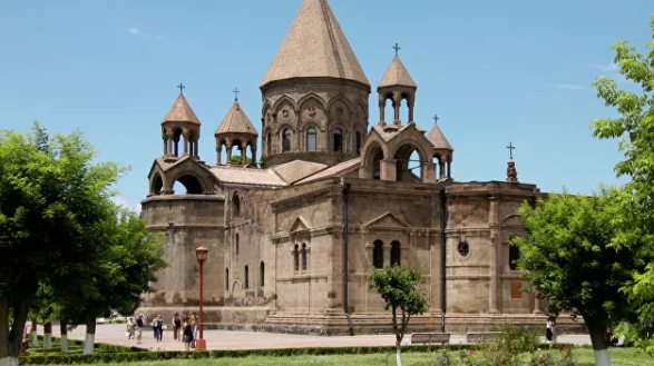 Армянская церковь осудила заявление Пашиняна о священниках