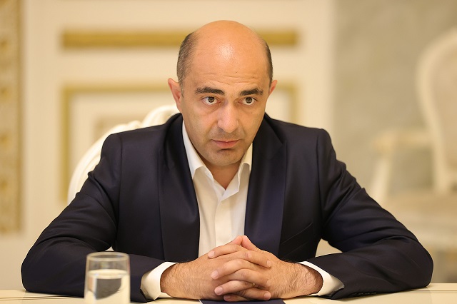 В рамках консультаций с внепарламентскими политическими силами Никол Пашинян провел встречу с Эдмоном Марукяном