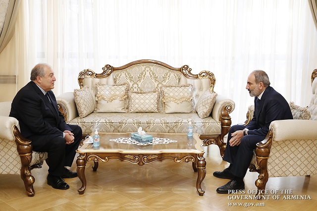 Президент поздравил Никола Пашиняна с победой на выборах