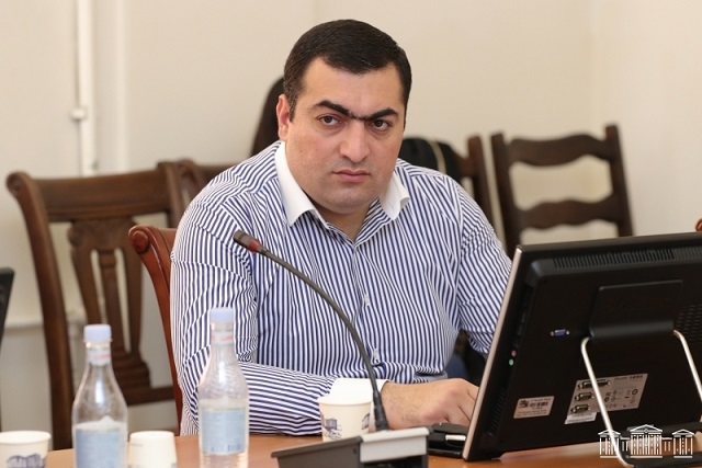 Председатель НС подписал протокол о прекращении полномочий депутата НС С.Атомяна