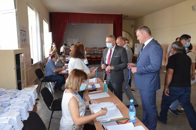 Наблюдатели от МПА СНГ присутствовали при открытии участков на досрочных парламентских выборах в РА