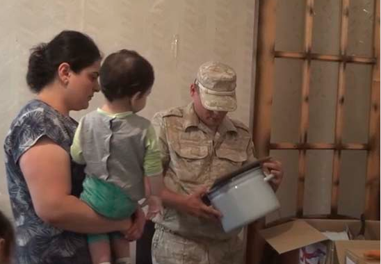 Российские миротворцы провели адресную гуманитарную помощь вынужденным переселенцам и многодетным семьям в Нагорного Карабаха
