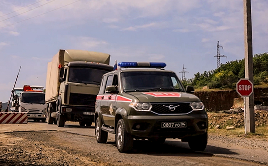 Подразделение военной полиции российского миротворческого контингента обеспечивает безопасность передвижения гражданского транспорта в Нагорном Карабахе