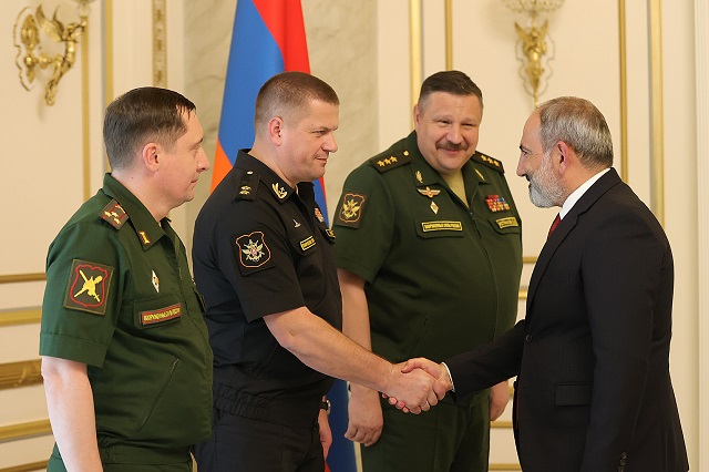Никол Пашинян высоко оценил армяно-российское сотрудничество в области обороны и безопасности и подчеркнул важность дальнейшего эффективного взаимодействия
