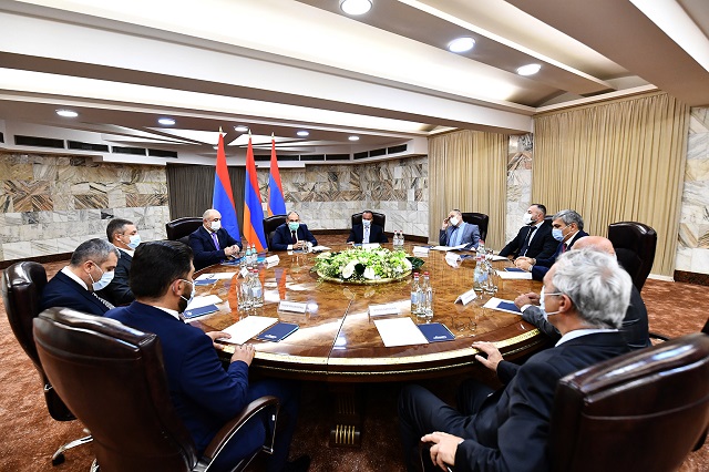 Состоялось первое заседание Консультативного собрания с участием Никола Пашиняна и руководителей внепарламентских политических сил