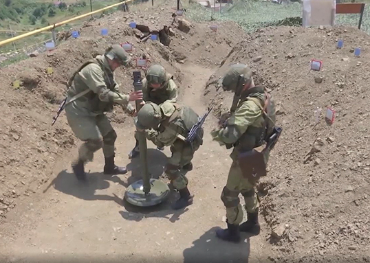 C военнослужащими российского миротворческого контингента в Нагорном Карабахе проведены занятия по боевой подготовке