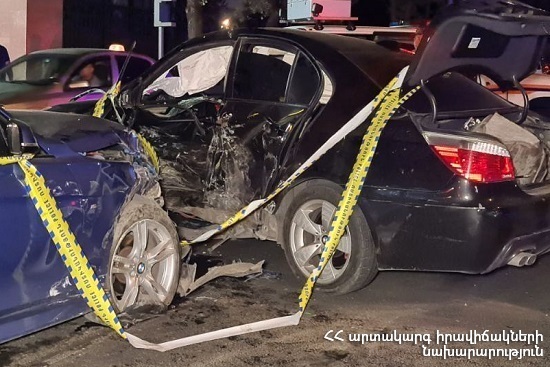 ДТП на проспекте Баграмяна: пострадавший застрял внутри автомобиля