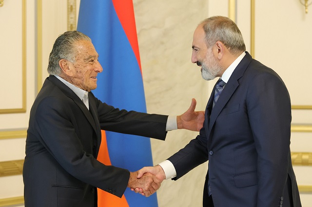Настроены на продолжение крупных инвестиций в Армению: Эдуардо Эрнекян Николу Пашиняну