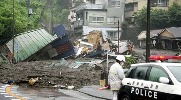 Не менее десяти человек заблокированы в домах после оползня в Японии. РИА Новости