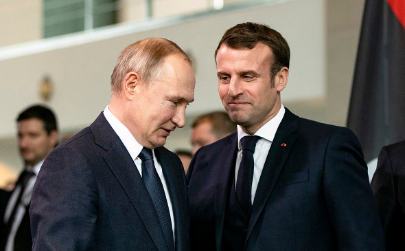 Путин и Макрон обсудили Украину, Карабах, Ливию и отношения Москвы с ЕС. «Российская газета»