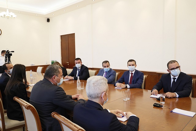Премьер-министр представил аппарату министерства финансов новоназначенного министра Тиграна Хачатряна