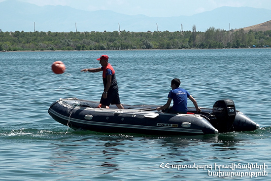 Безопасный отдых на озере Севан: общественный пляж Шохаката (Шоржа) также находится под контролем водных спасателей