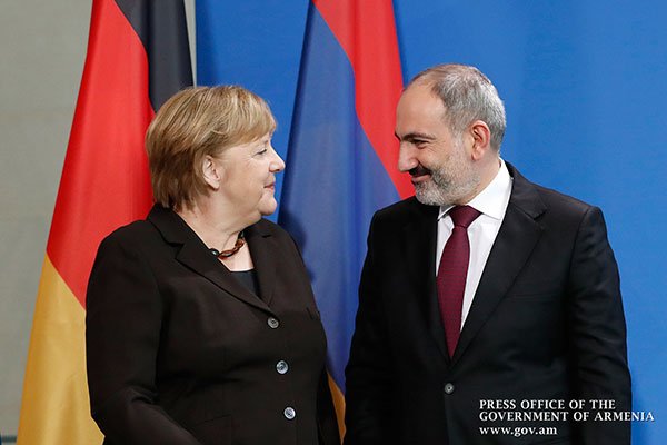 Германия готова сопровождать Армению на пути реформ. Ангела Меркель поздравила Никола Пашиняна