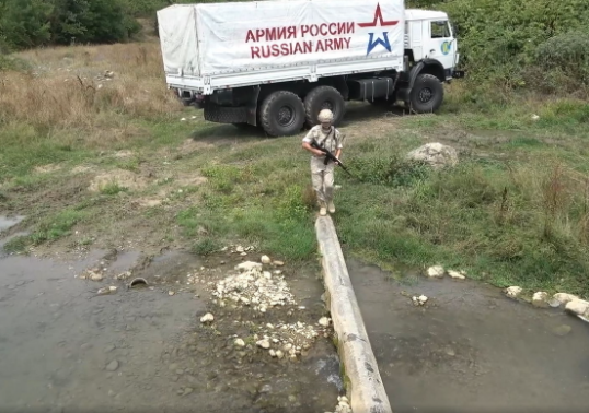 Российские миротворцы обеспечили безопасность рабочих при прокладке 20 км водопровода вблизи линии разграничения сторон в Нагорном Карабахе